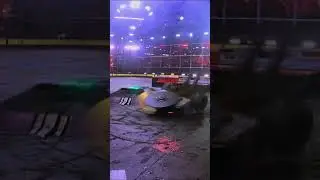 SOMEONE GET THIS BOT A PARACHUTE! | Hydra vs Rotator  | BattleBots #shorts