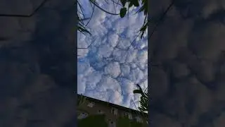 Timelapse oblohy s plynouc&iacute;mi mraky