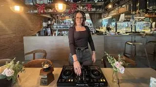 Feel-Good Deep House Mix For A Coffee Break