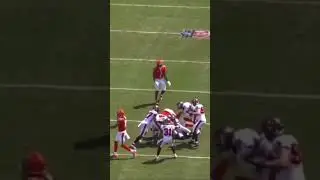 Darnell Wright 330 Pound Somersault #bears #nfl #footballshorts #shorts #chicagobears
