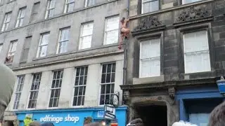 EDINBURGH FRINGE FESTIVAL STREET PERFORMERS