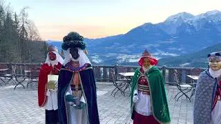 Die Sternsinger zu Besuch auf der Terrasse des Berggasthof Gerstreit in Ramsau