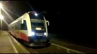 SA133-005 w wieczornym klimacie opuszcza Swarożyn