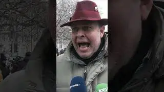 Milano, protesta degli agricoltori al Pirellone: latte versato e semi lanciati nelle aiuole #shorts