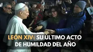 La humildad del Papa León XIV: les dio la mano a fieles en la Plaza San Pedro