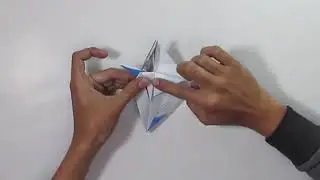PIQUERO PATAS AZULES ORIGAMI