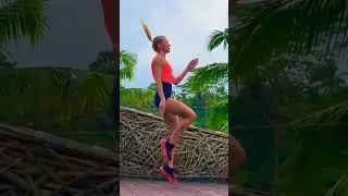 TRY THIS! 👍🏼High Knees Variation #shorts #fitness #workout