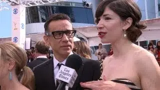 Красная дорожка премии «Эмми»: Фред Армисен и Кэрри Браунштейн из «Портландии»