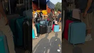 Travel Bag Saste me 😳💼 #delhi #market #travel #tour #bags #luggage #tourist #tourism #travelling