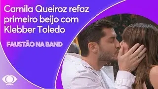 Camila Queiroz refaz primeiro beijo com Klebber Toledo | FAUST&Atilde;O NA BAND