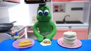 Green Baby - Episode 76 - Making Pancakes - Stop Motion Cartoon For Kids