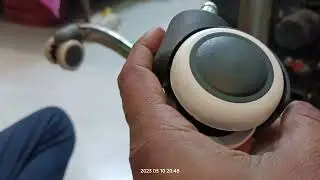 How to change the wheel of a revolving chair .
