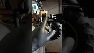 Sustituci&oacute;n de latiguillos de volteo en Cat TH407C ⚙️✅ #mechanic #machinery #viral