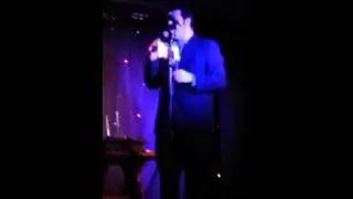 Mike orange sings live