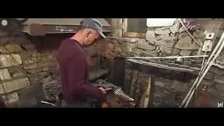 Кубачинский мастер Абдулла в своей кузнице (360)