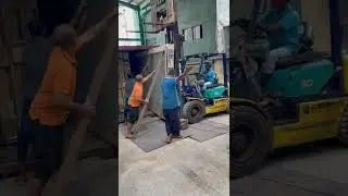 Unloading Closed Top Float Glass Container