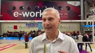 Coach Sándor Kántor dopo la vittoria per 3-0 contro la Eurotek Laica UYBA