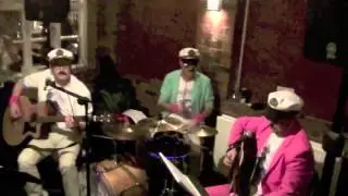 Maneater - Hall & Oates (Acoustic cover by The Avi80rs at The River Garden 081114)