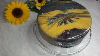 Mirror Glaze Torte mit löchrigem Becher