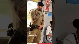 Высокий красивый полицейский с потрясающим телосложением #шорты