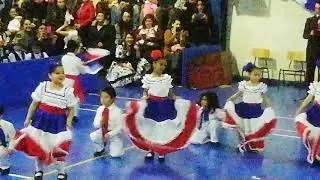 Baile del colegio café en el campo