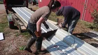 Building a 15'x28' (5mx9m) Workshop 14: Reclaiming Roofing Metal
