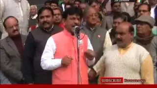 BJP Leader Kapil Dev Abuses SP, Congress in Public