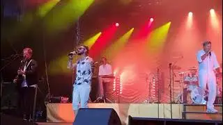 Joyello Sabatelli und Dieter Bohlen perfromen live