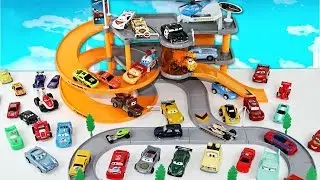 Машинки с треком и гаражом - Весёлое видео для детей с машинками - Parking Garage Cars
