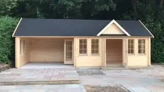 Дачный дом из профилированного бруса с крытым парковочным местом для автомобиля