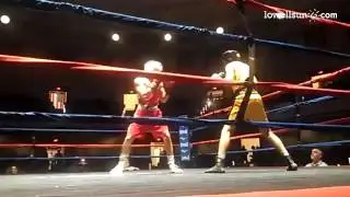 Raymond Pen of #Lowell fights Adrian Sosa of #Lawrence in 141 novice final #Lowell #goldengloves