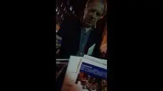 This is Spinal Tap Michael McKean signing autographs for E1soeautographs