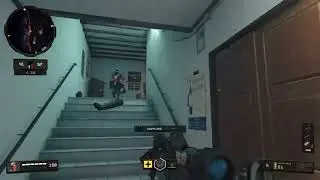 Zwei coole jungs schwitzen auf gold vmp bo4