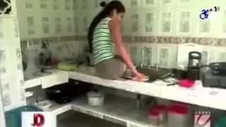 Empregada doméstica sem pernas.