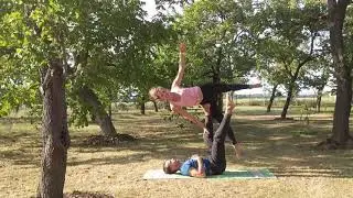 Acroyoga - Side Star