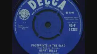 Garry Mills - footprints in the sand