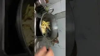Haji morning me aalo ki bhaaji aur puri ka naashta &hellip;.. #video #videofun #short #funmasti 😃