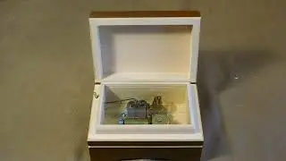 VINTAGE JOBIN MUSIC BOX W/ HUMMEL PRINT NIB W/REUGE MVMT 