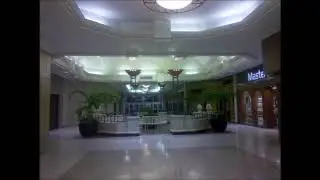 Louis Armstrong- What a wonderful world (playing in a empty mall)
