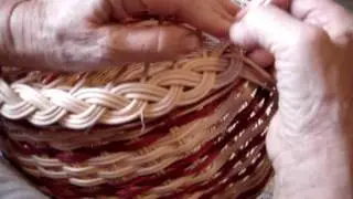 Panier en crocane et bordure natt&eacute;e