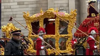 The new Lord Mayor Alister King arriving