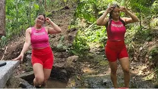 Bañándome Sola Entre La Montaña!