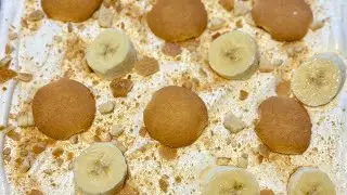Banana Pudding Poke Cake #bananapudding #pokecake 