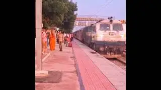 Howrah ki train Loharu station par aayi ! #train #railway #indianrailways #travel #ytshorts #shorts