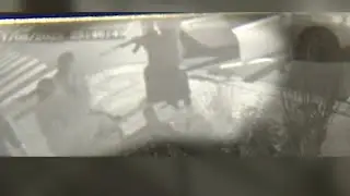 Video shows early morning Chicago armed robbery spree
