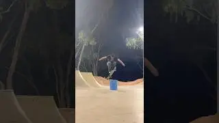 360 SHOVE THE BLUE THING #skateboarding #360shoveit #yodude