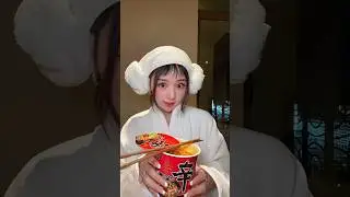 zoey loves ramen #kpopdemonhunters #zoey #cosplay