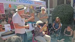 Monika White Plays the Spoons