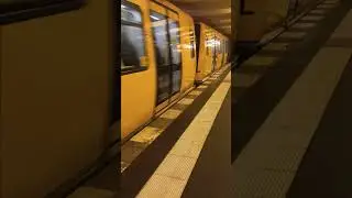 Ubahn berlin | Einfahrt Stadtmitte U2 Nach Pankow #bvg #train #automobile #butifyoucloseyoureyes