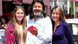 Peter Dills visits Pinks Hot Dogs